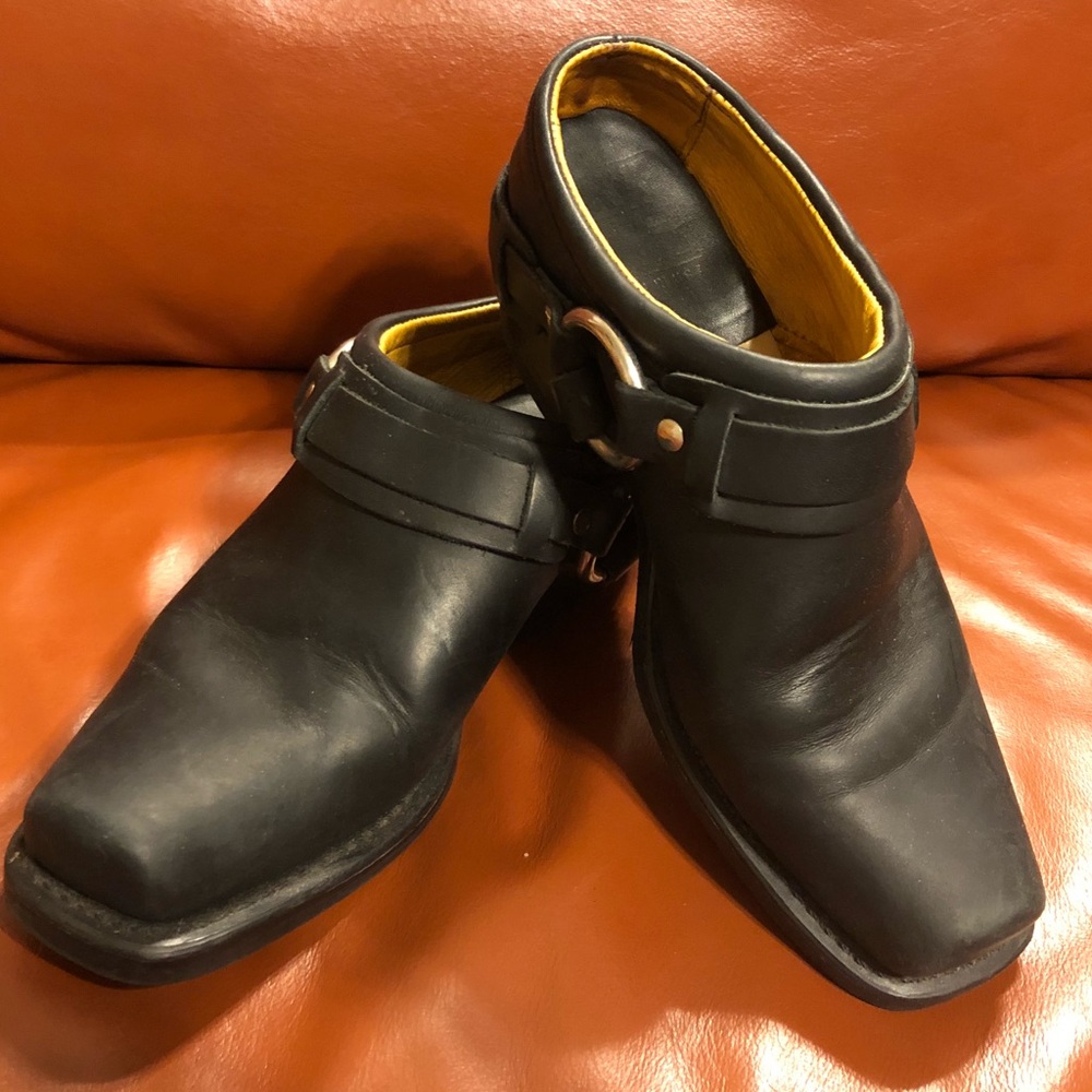 Frye slip-ons black Sz 7
